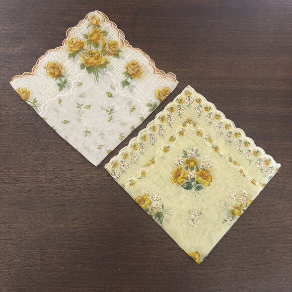 Vintage Floral Handkerchiefs Set of 2 Yellow and White Scalloped Edge Dainty EUC - Picture 1 of 16